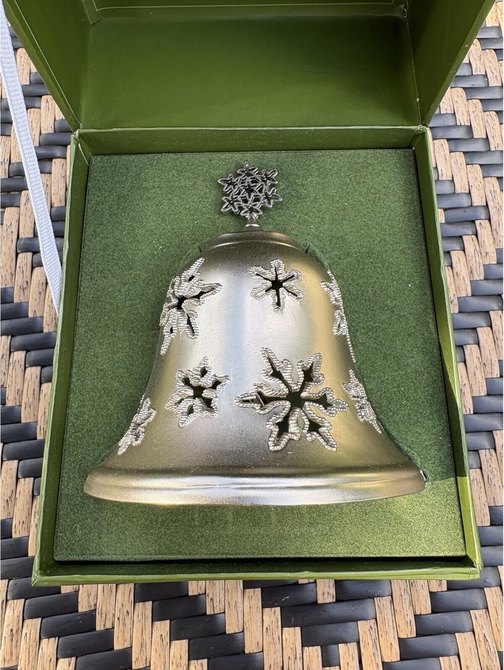 Hallmark Holiday Filigree Bell 2005 Silver Metal Snowflake Pattern Boxed